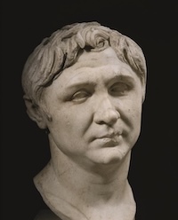 Immagine che contiene statua, Viso umano, Busto, ArtefattoIl contenuto generato dall'IA potrebbe non essere corretto.